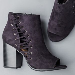 NWT Lace Detail Peep Toe Booties